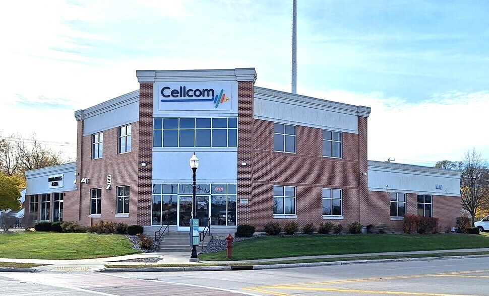 67 E Maple St, Sturgeon Bay, WI à vendre - Photo du bâtiment - Image 1 de 9