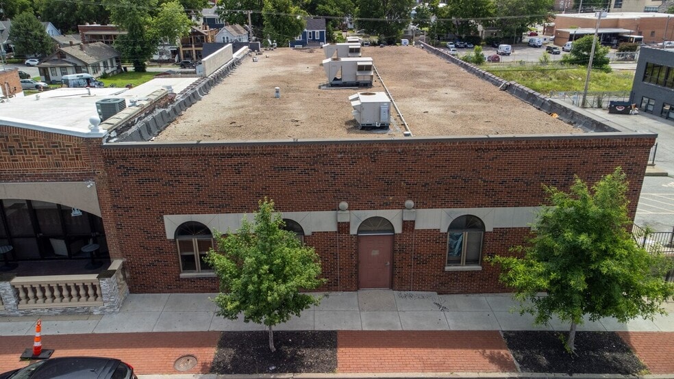 3947 Broadway St, Kansas City, MO for lease - Building Photo - Image 3 of 15
