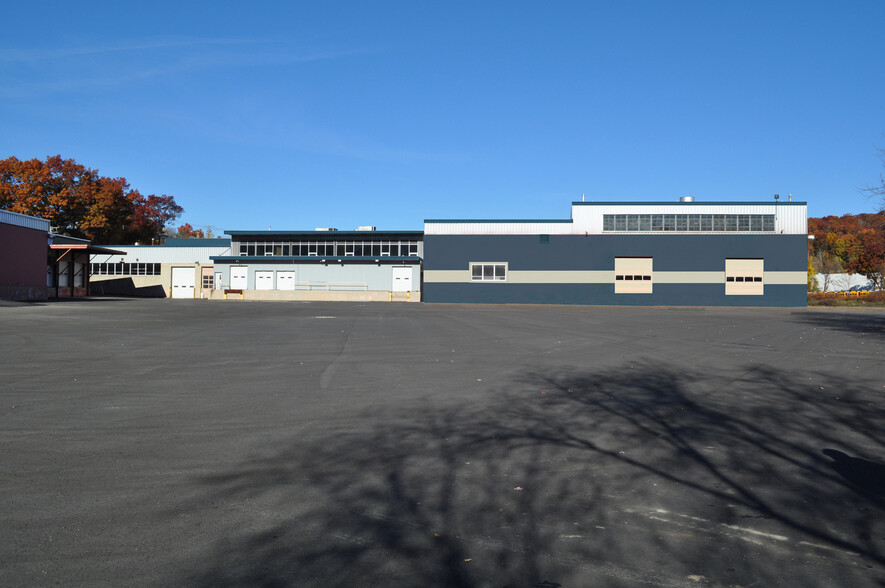 130 Huntingdon Ave, Waterbury, CT for sale - Building Photo - Image 1 of 1