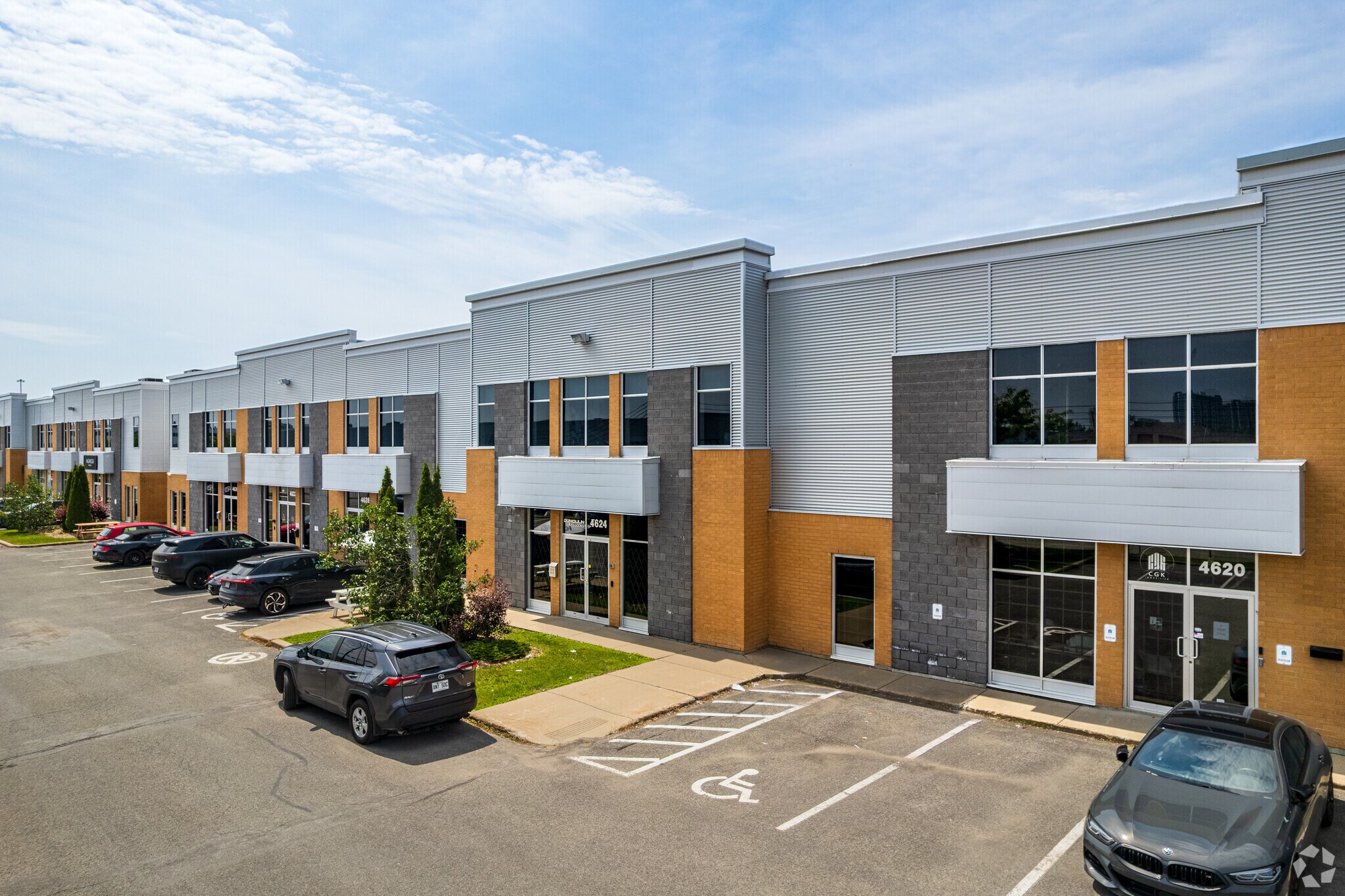 4600-4668 Rue Louis-B.-Mayer, Laval, QC à louer Photo principale- Image 1 de 5