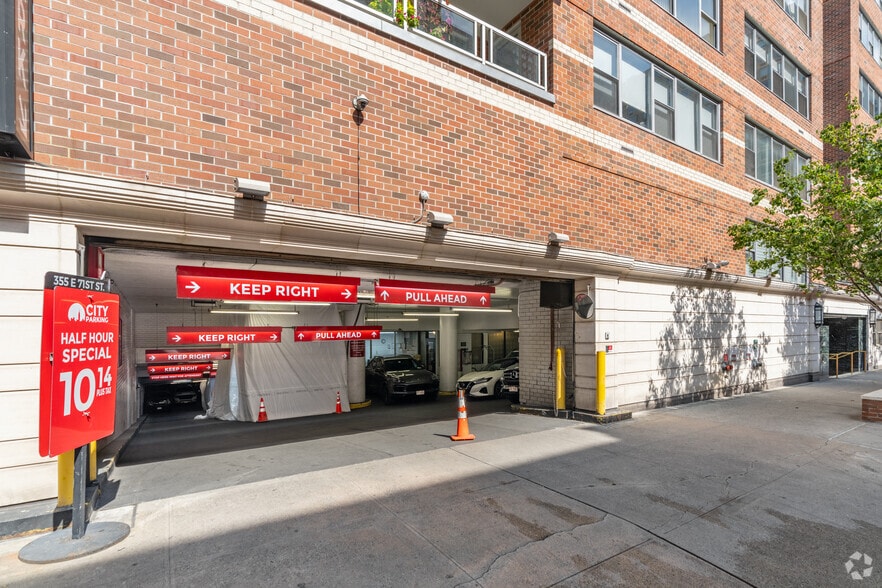 360 E 72nd St, New York, NY for sale - Building Photo - Image 3 of 4