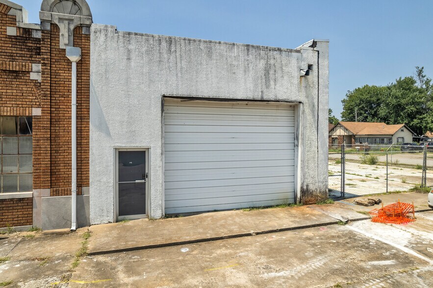 110 N Okmulgee Ave, Okmulgee, OK à vendre - Photo du bâtiment - Image 2 de 14