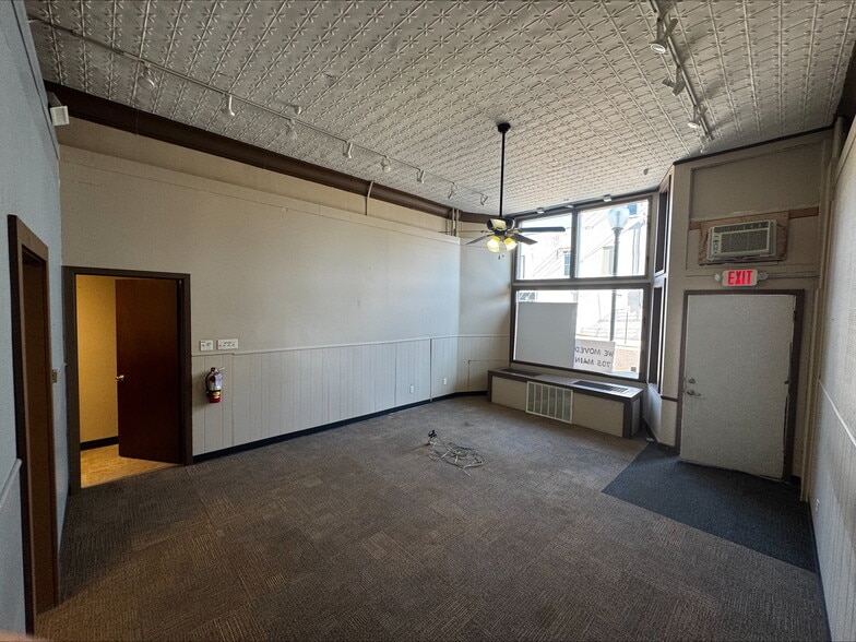 903 Main St, Adel, IA for lease - Building Photo - Image 3 of 6