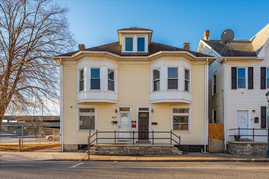 211-213 E Washington St, Hagerstown, MD à vendre - Photo principale - Image 1 de 1