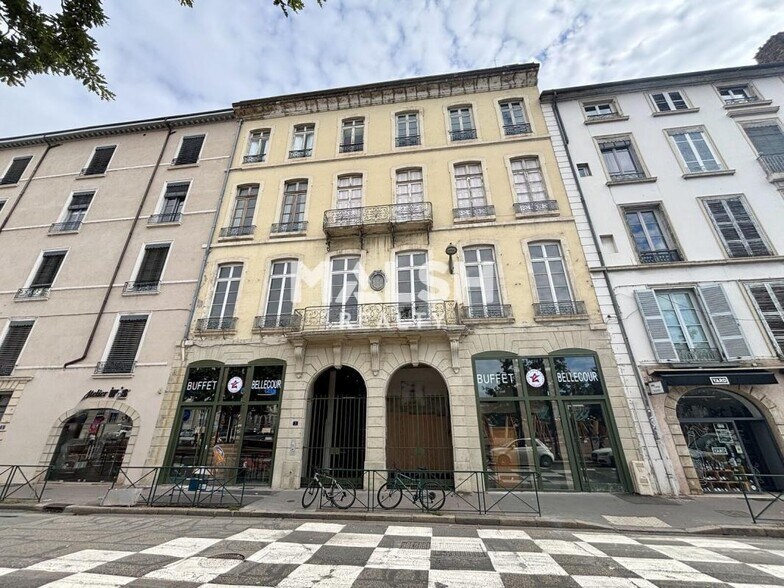 Bureau dans Lyon à louer - Photo du bâtiment - Image 1 de 8