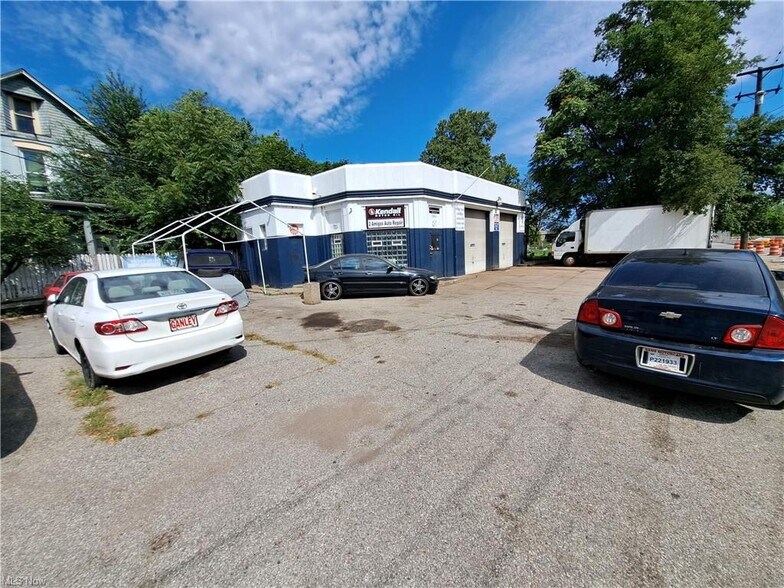 2884 Scranton Rd, Cleveland, OH à vendre - Photo du bâtiment - Image 3 de 5