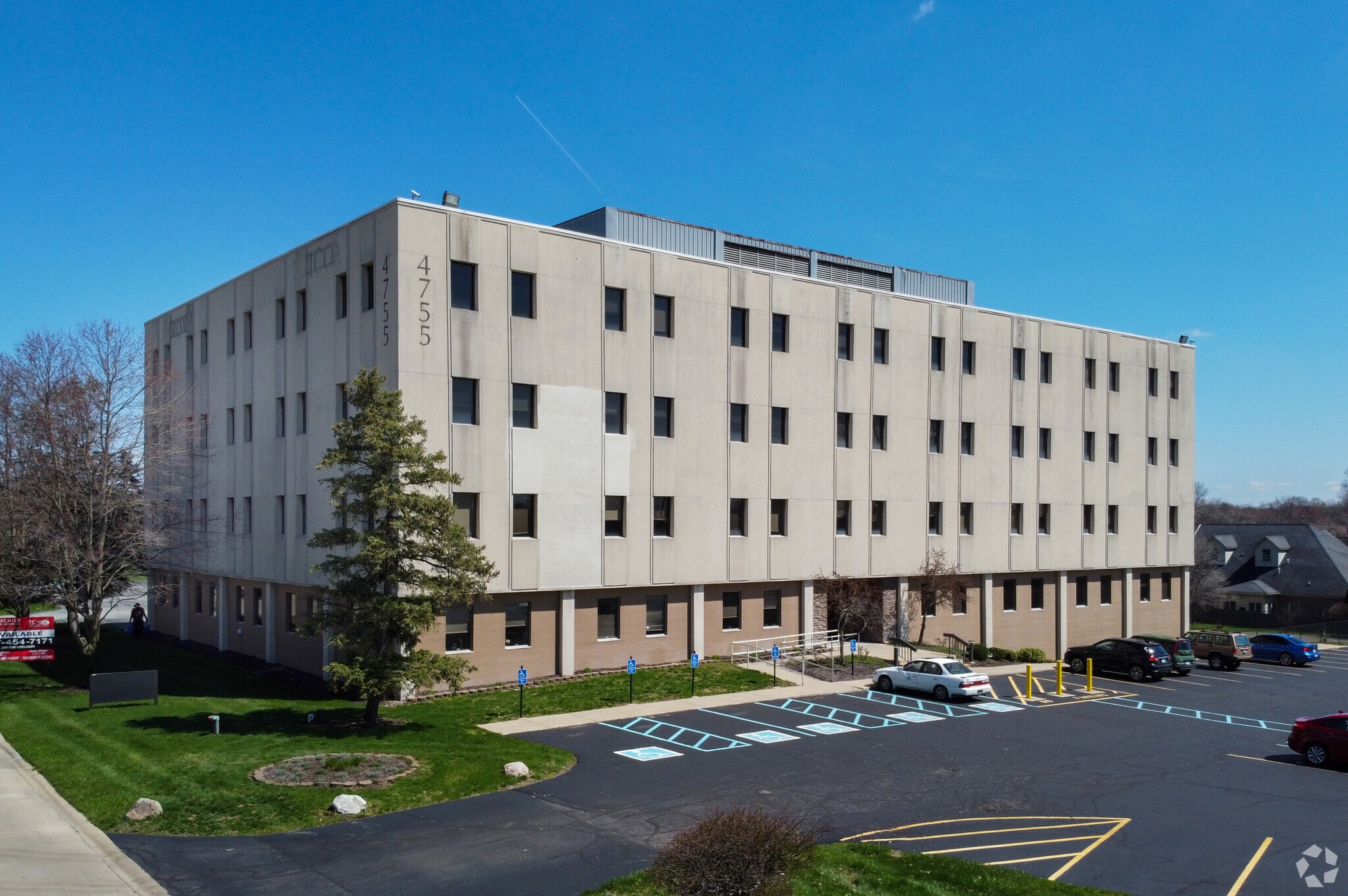 4755 Kingsway Dr, Indianapolis, IN for lease Primary Photo- Image 1 of 21