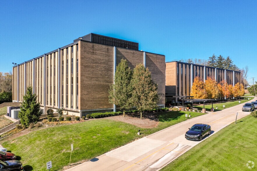 5335 Far Hills Ave, Dayton, OH à louer - Photo du bâtiment - Image 1 de 5