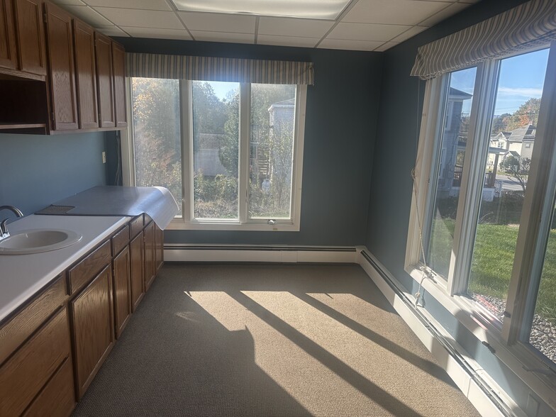 198 North Main St, Rutland Town, VT for lease - Interior Photo - Image 1 of 19