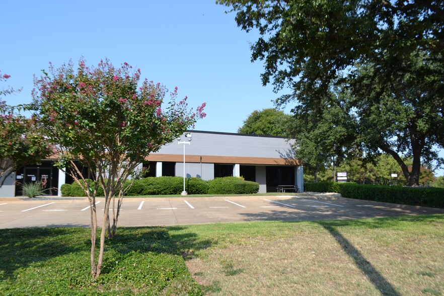 8101 Ridgepoint Dr, Irving, TX for lease - Building Photo - Image 3 of 4