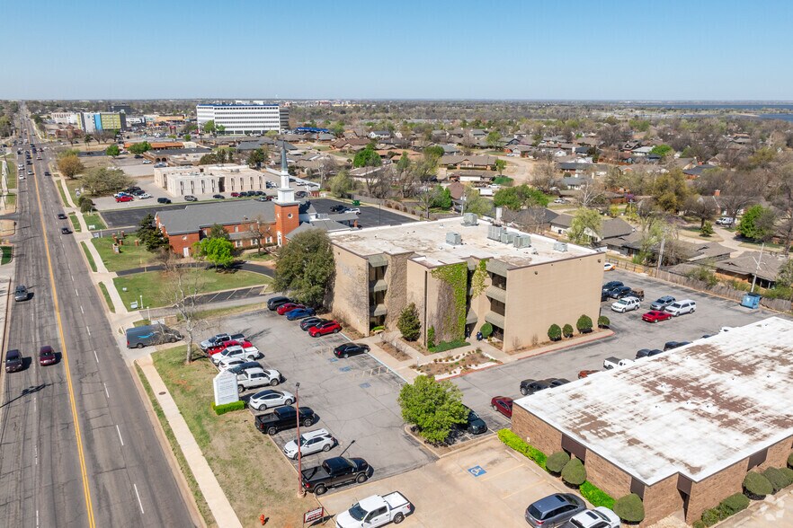 3727 NW 63rd St, Oklahoma City, OK à louer - Aérien - Image 3 de 6