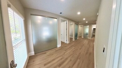 610 Colonial Park Dr, Roswell, GA à louer Photo du bâtiment- Image 2 de 4