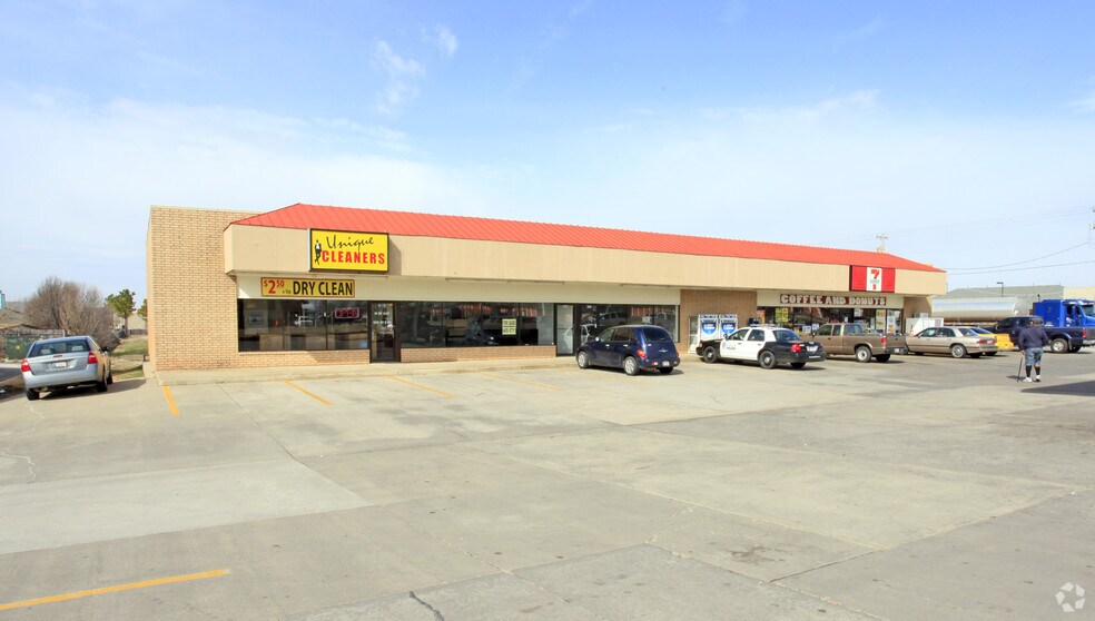 9001-9007 S May Ave, Oklahoma City, OK à louer - Photo du bâtiment - Image 2 de 4