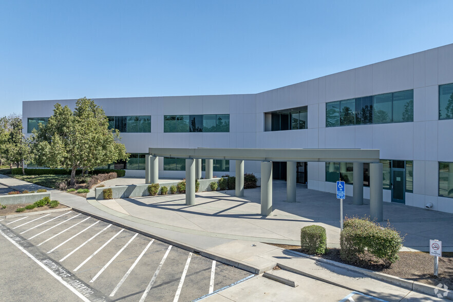 5104 N Blythe Ave, Fresno, CA for lease - Building Photo - Image 1 of 9