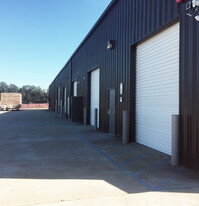 Two Industrial Suites Available for Lease - Entrepôt