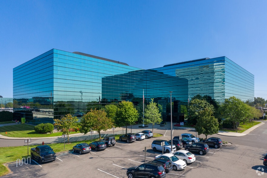 2800 Livernois Rd, Troy, MI à louer - Photo du bâtiment - Image 1 de 8