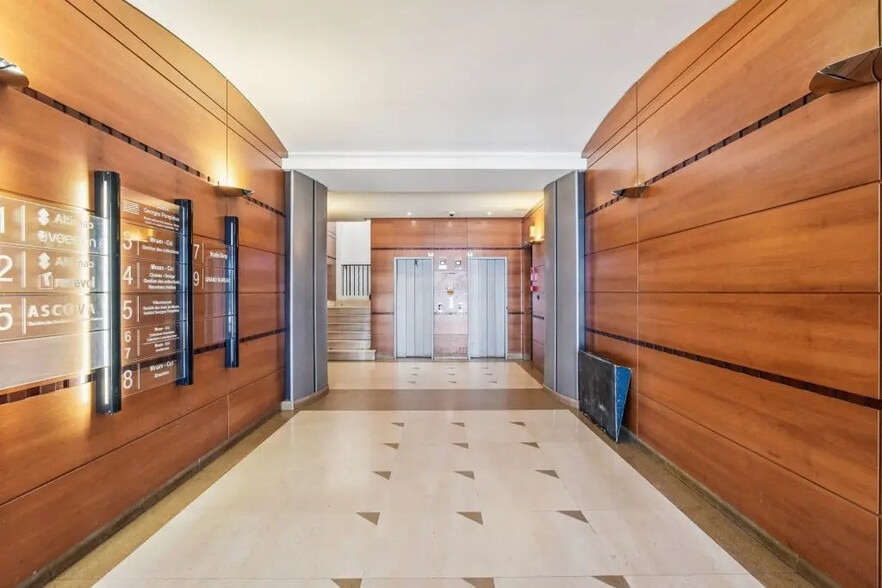 6 Rue Beaubourg, Paris for lease - Lobby - Image 2 of 9