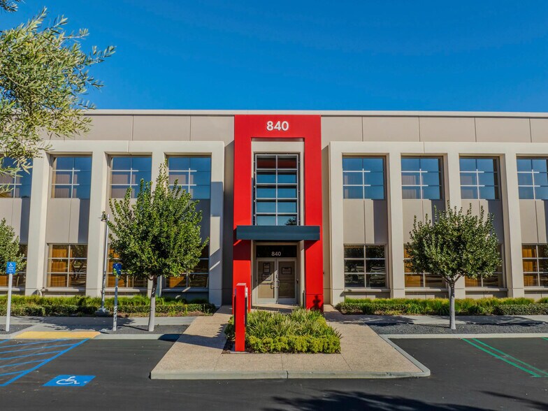 680 N McCarthy Blvd, Milpitas, CA à louer - Photo du bâtiment - Image 2 de 14