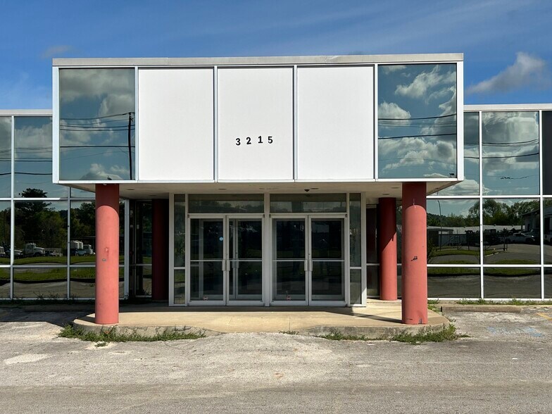 3215 W Oak St, Palestine, TX à louer - Photo du bâtiment - Image 2 de 55