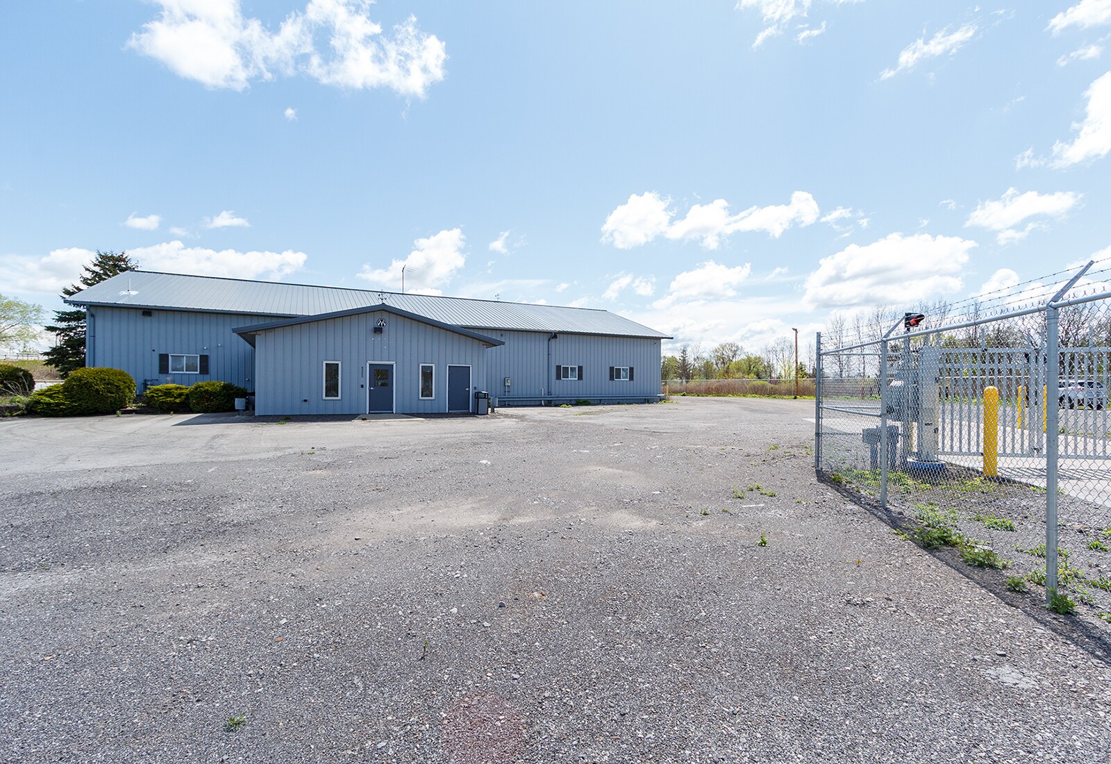 4353 Miller Rd, Niagara Falls, NY à vendre Photo du bâtiment- Image 1 de 5