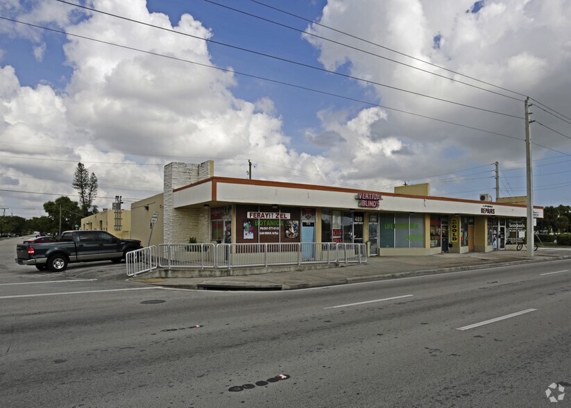487-499 NE 167th St, Miami, FL à louer - Photo du bâtiment - Image 2 de 12