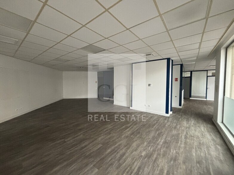 7 Avenue Antoine Dutriévoz, Villeurbanne à louer - Photo du bâtiment - Image 3 de 9
