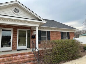 207 Oakdale Rd, Jamestown, NC for lease Building Photo- Image 1 of 10