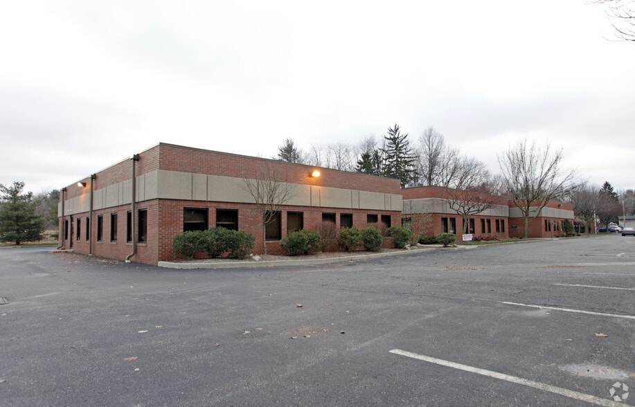 9821 Olde Eight Rd, Northfield, OH for lease - Building Photo - Image 2 of 11