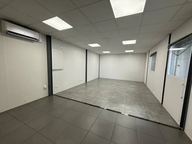 2 Chemin Du Génie, Vénissieux for lease - Interior Photo - Image 3 of 12