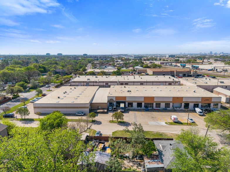 13777 Bee St, Farmers Branch, TX for lease - Primary Photo - Image 1 of 11