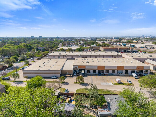 Plus de détails pour 13777 Bee St, Farmers Branch, TX - Industriel à louer