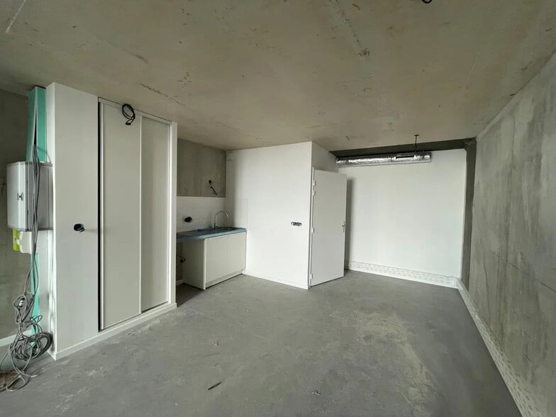 Flex in Vitry-sur-Seine for lease - Building Photo - Image 2 of 4