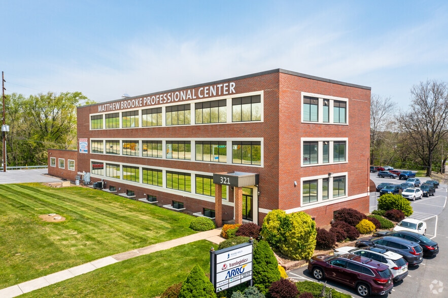 321 N Furnace St, Birdsboro, PA à louer - Photo du bâtiment - Image 1 de 4