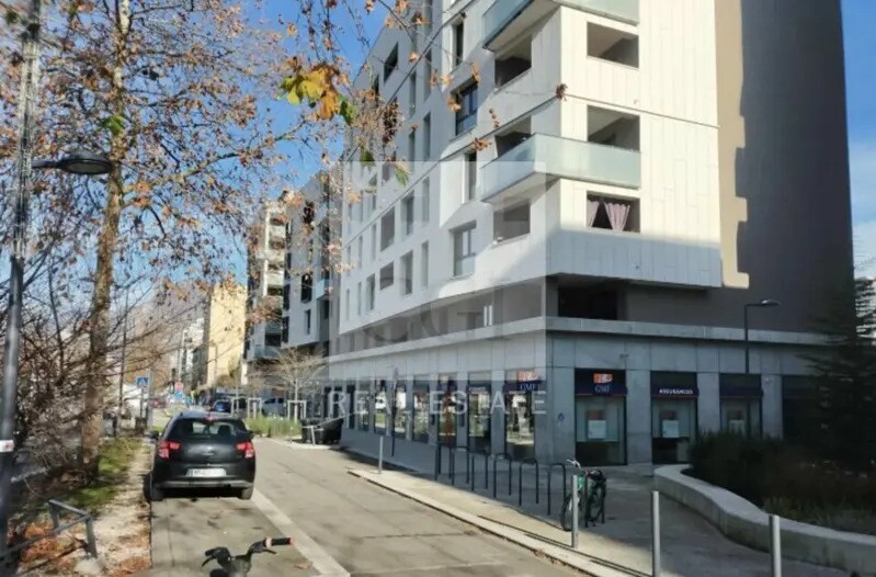 Commerce de détail dans Grenoble à louer - Photo du bâtiment - Image 3 de 8