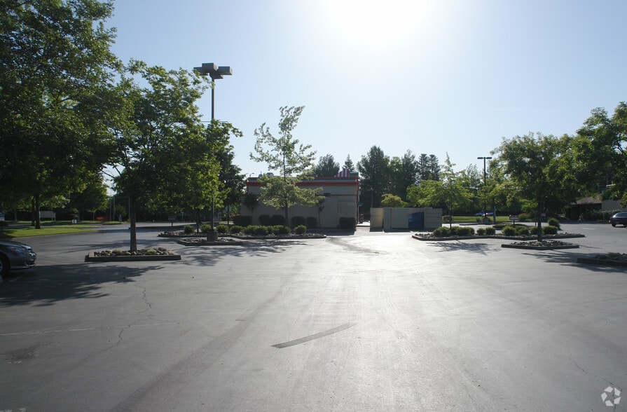 8101 Watt Ave, Sacramento, CA for lease - Building Photo - Image 2 of 3