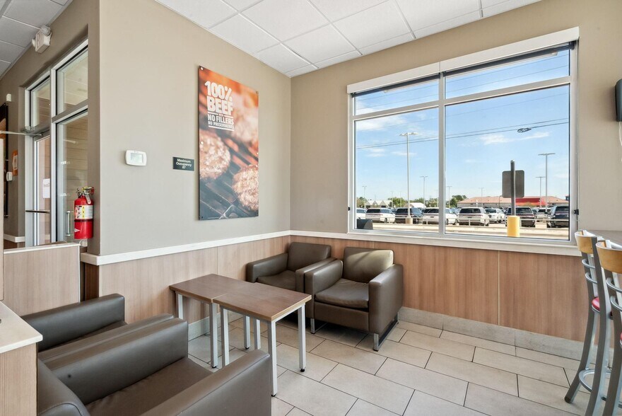 3011 W Washington St, Stephenville, TX à louer - Hall d’entrée - Image 2 de 39