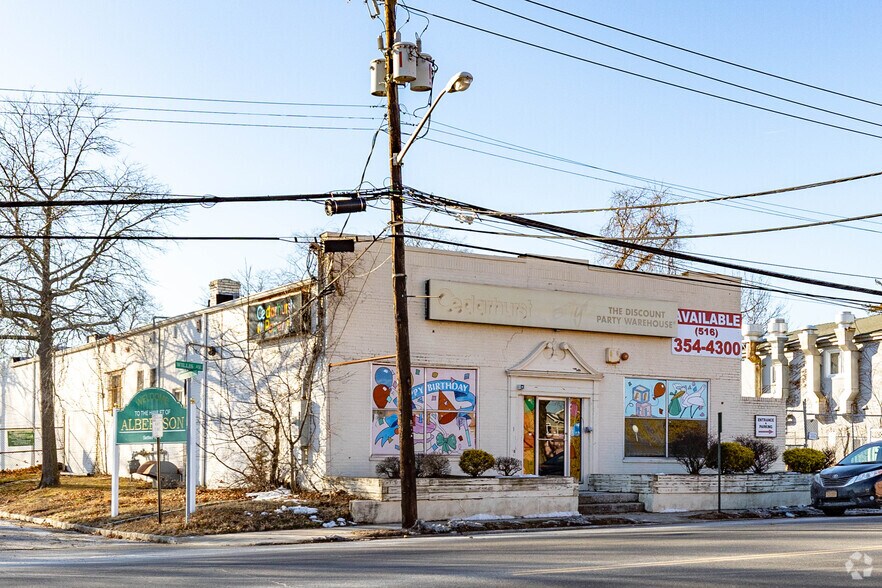 801 Willis Ave, Albertson, NY à vendre - Photo du bâtiment - Image 2 de 6