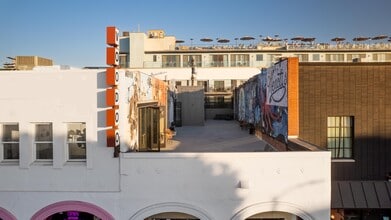 62-66 Windward Ave, Venice, CA à louer Photo du bâtiment- Image 2 de 4