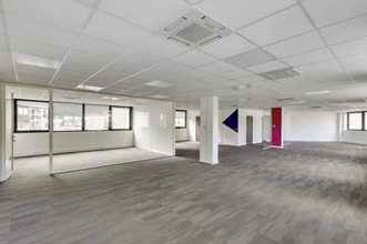 Office in Boulogne-Billancourt for lease Building Photo- Image 1 of 3