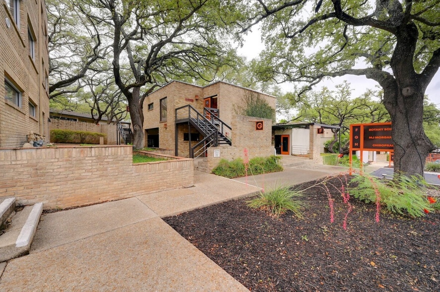 8647 Wurzbach Rd, San Antonio, TX for lease - Building Photo - Image 1 of 23