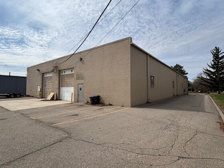 21444-21448 Bridge St, Southfield, MI à louer - Photo du bâtiment - Image 2 de 3