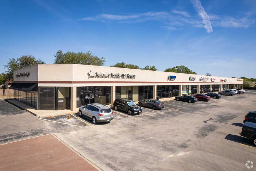 14103-14151 Nacogdoches Rd, San Antonio, TX à louer - Photo du bâtiment - Image 2 de 5
