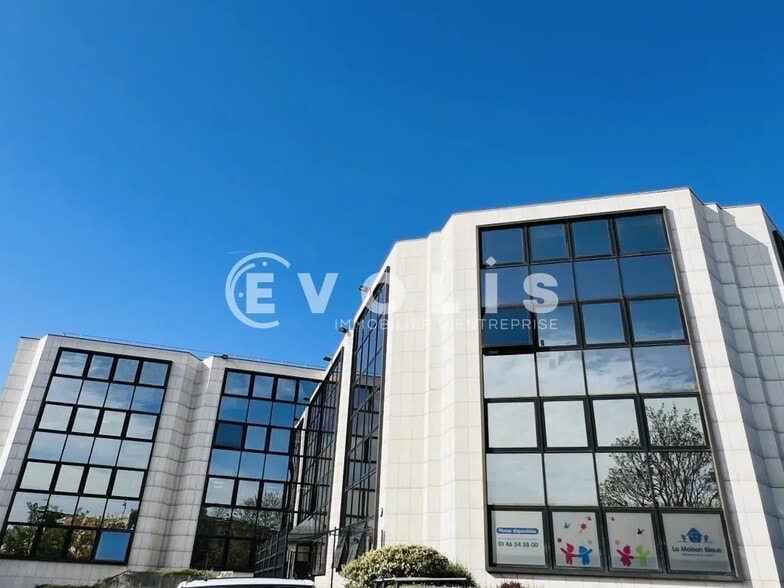 Office in Lognes for lease - Building Photo - Image 3 of 9