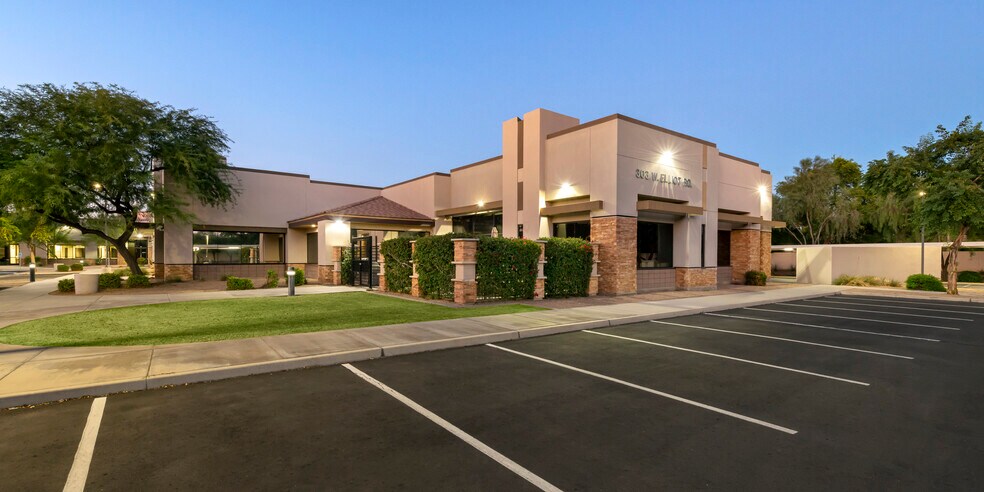 303 W Elliot Rd, Tempe, AZ à louer - Photo du bâtiment - Image 2 de 4