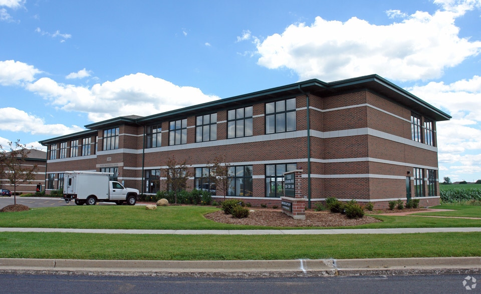 2405 Harnish Dr, Algonquin, IL for lease - Building Photo - Image 3 of 5