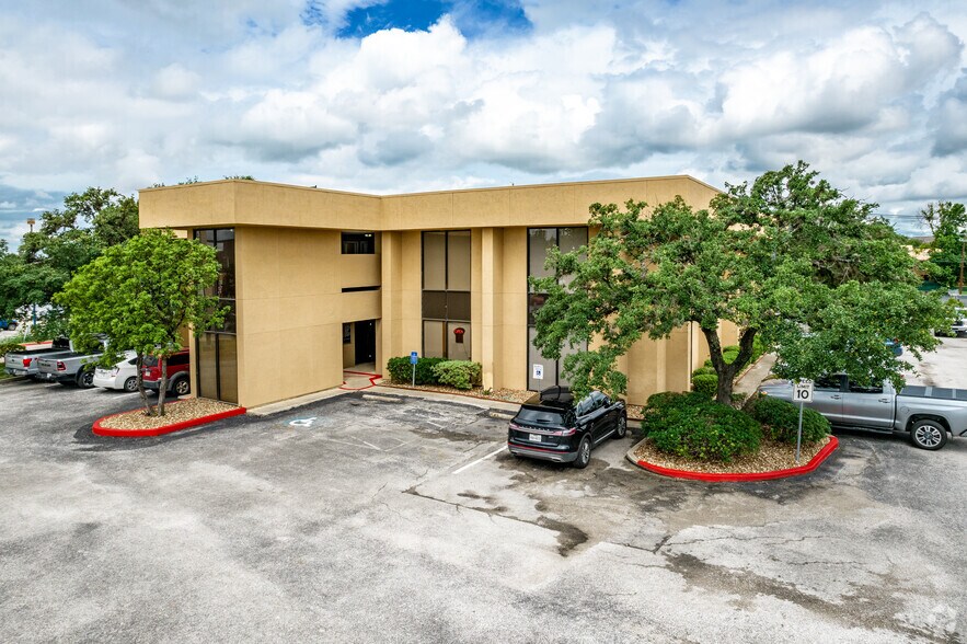 12521 Nacogdoches Rd, San Antonio, TX à louer - Photo principale - Image 1 de 14