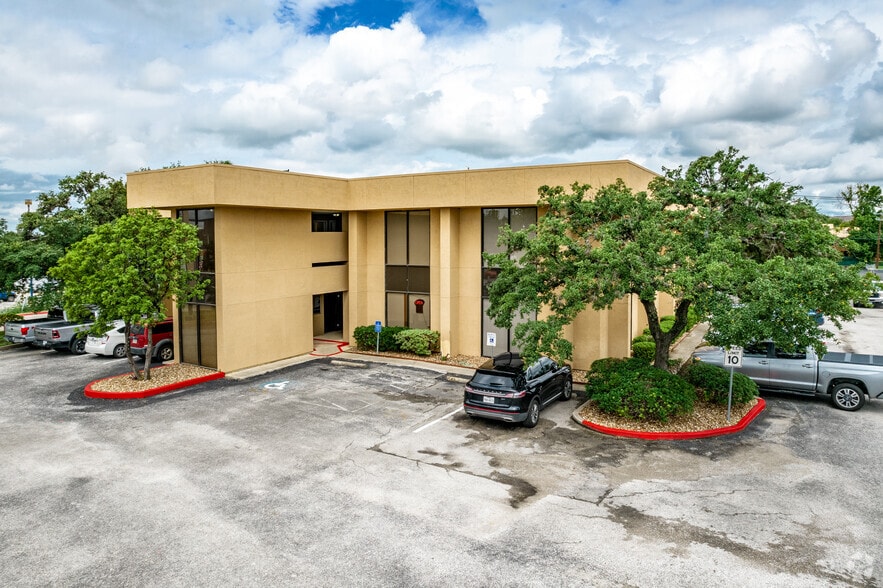 12521 Nacogdoches Rd, San Antonio, TX for lease - Primary Photo - Image 2 of 14