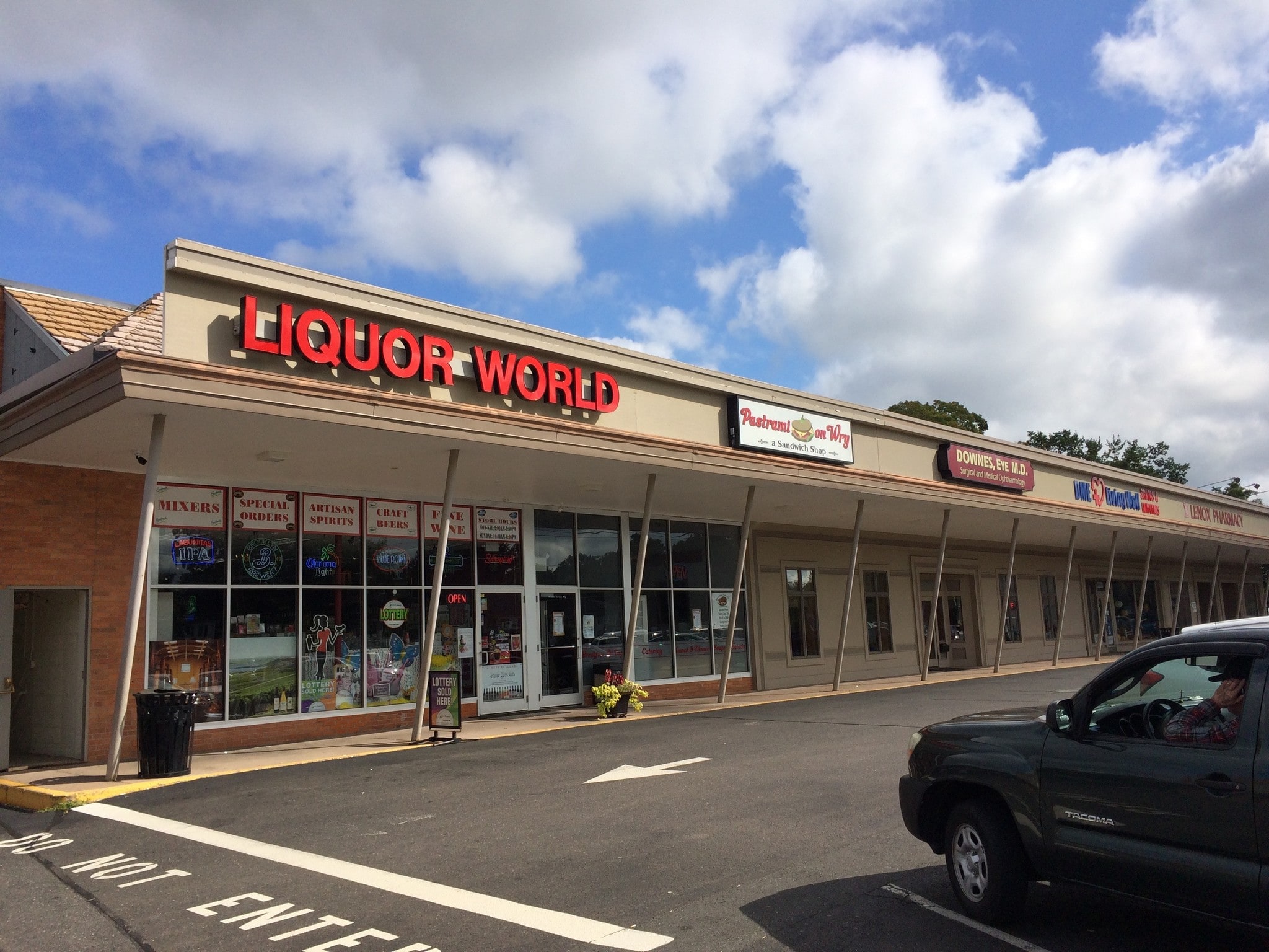 283-307 E Center St, Manchester, CT for lease Building Photo- Image 1 of 6