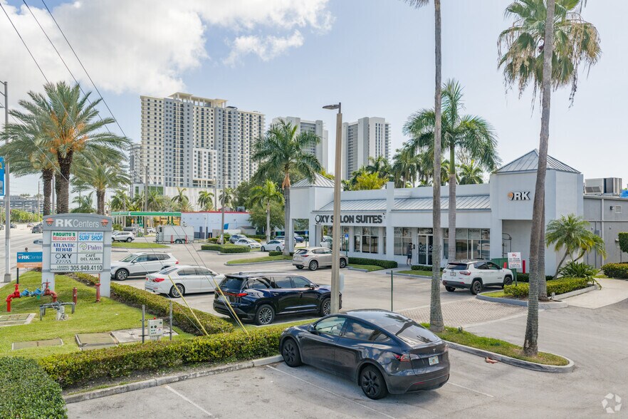16215-16295 Biscayne Blvd, North Miami Beach, FL à louer - Photo du bâtiment - Image 2 de 5