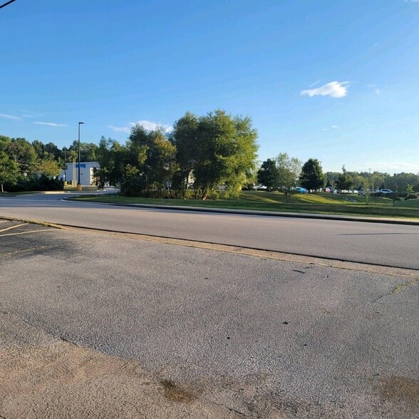 1713 Thrasher Pike, Hixson, TN for sale - Building Photo - Image 2 of 3